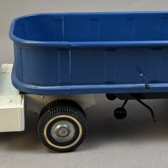 Sale Photo Thumbnail #95: Ertl Large Pressed Steel Hydraulic Dump Truck #6851 : 7101