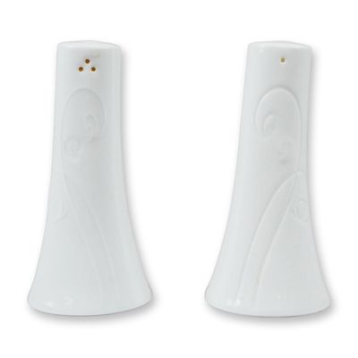 Sale Photo Thumbnail #417: A Pair of Wedgwood White Ceramic Salt and Pepper Shakers