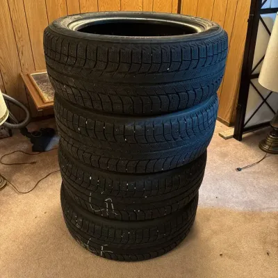2016 Michelin Latitude Mud & Snow Tire (235/55R19)
