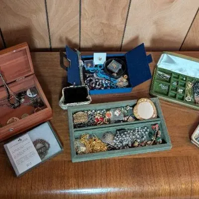 Jewelry: Necklaces, Bracelets, Earrings, Cinderella Watch, Jewelry Boxes, Coin Purse