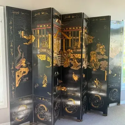 Vintage Luk’s Furniture Co. Chinese Coromandel-Style Eight-Panel Lacquer Screen