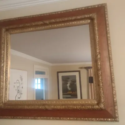 Sale Photo Thumbnail #596: Traditional Giltwood Framed Wall Mirror