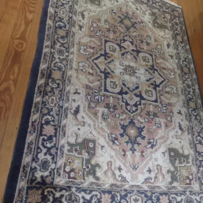 Sale Photo Thumbnail #620: Oriental Style Area Rug 6'x4'  Upstairs item,  Bring assistance to remove.