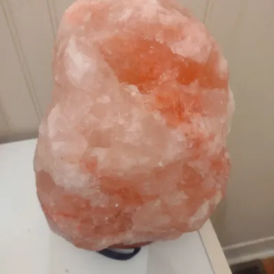 Sale Photo Thumbnail #160: Himalayan Salt Lamp