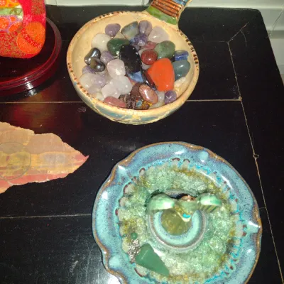 Sale Photo Thumbnail #261: Collection of Home Decor