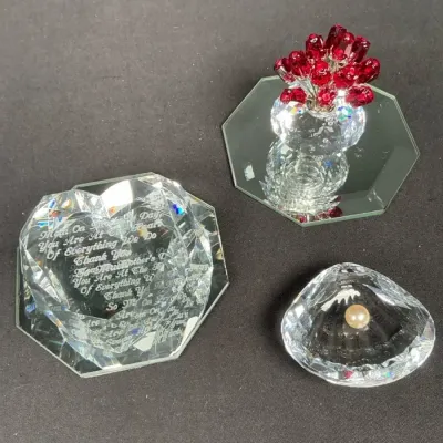 Sale Photo Thumbnail #49: Swarovski Crystal Red Flower Bouquet, Pearl Shell & Mother Heart Keepsake Lot