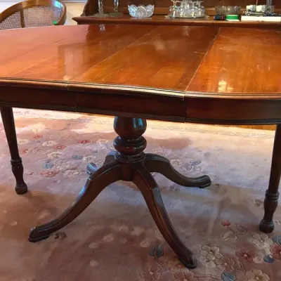 Vintage Thomasville Oval Pedestal Dining Table