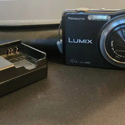 Panasonic Lumix Digital Camera – 10x Optical Zoom Full HD – Leica Lens – Charger & Case