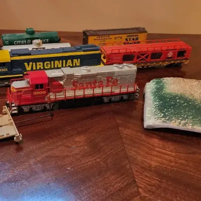 Vintage Life-Like HO Scale Train Set – Locomotives, Cars & Accessories