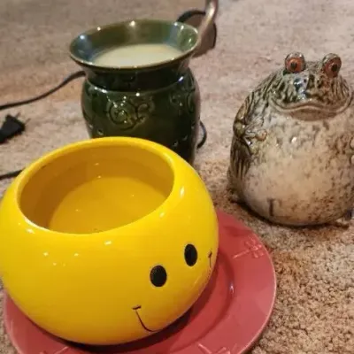 Lot of 3 Decorative Ceramic Pieces – Smiley Planter, Frog Figurine & Wax Warmer