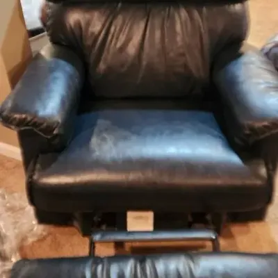 Black Leather Recliner Chair – Plush Oversized Armchair