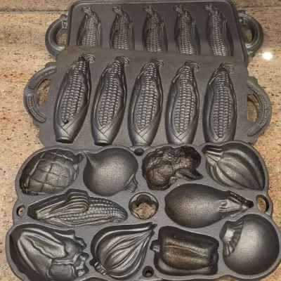 Vintage American Made John Wright Cast Iron Corn Huskers And Hearth Harvest Pans