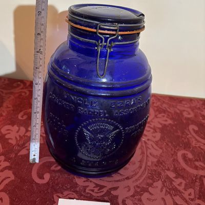 Vtg 1966 Uncle Ezra’s Cracker Barrel Assortment 4qt Cookie Jar Cobalt Blue Italy Top is broken