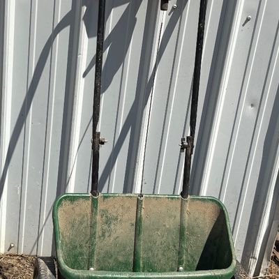 Scotts Turf Builder Classic Drop Spreader