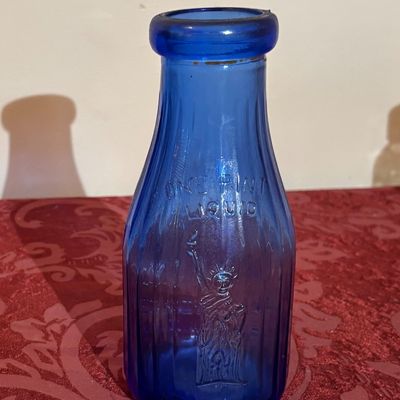 Vintage Liberty Milk Co. Buffalo N.Y. Cobalt Blue One Pint Ribbed Glass Bottle