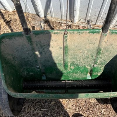 Scotts Turf Builder Classic Drop Spreader