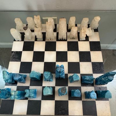 Hand-Carved Mexican Onyx Chess Set
