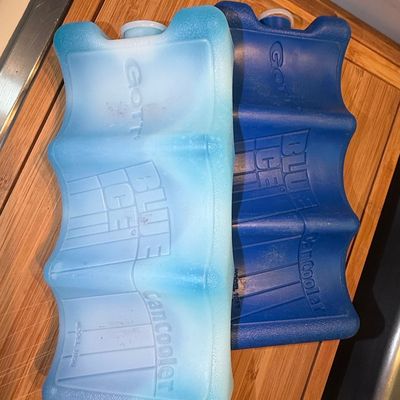 Gott Blue Ice Can Cooler Model 1056