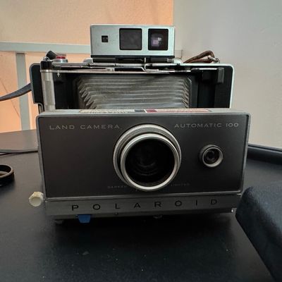 Polaroid Automatic 100 Land Camera