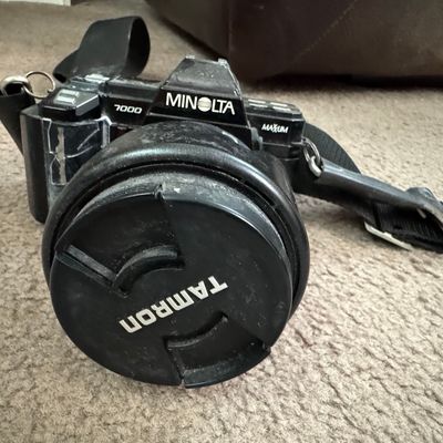 Minolta Maxxum 7000 SLR Camera with camera bag