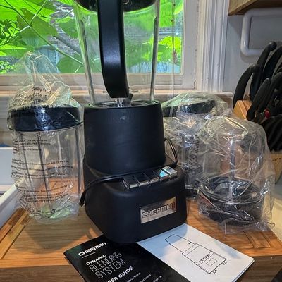 Chefman Dynamic Blending System RJ35-V2 with Travel Cups