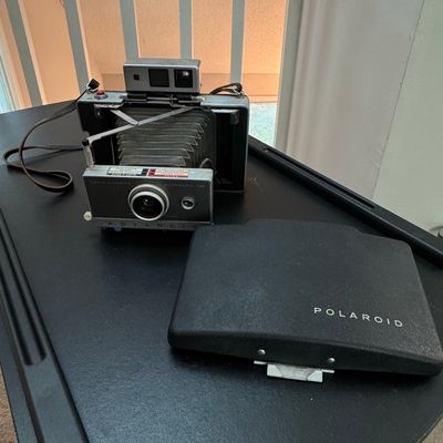 Polaroid Automatic 100 Land Camera