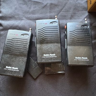 RadioShack TRC-509 FM Transceiver Walkie Talkies