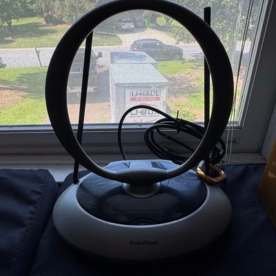 RadioShack Amplified Indoor TV Antenna