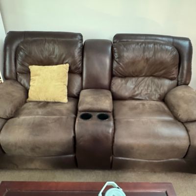 Dual-Reclining Loveseat with Center Console
