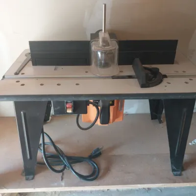 RPUTER TABLE WITH ROUTER