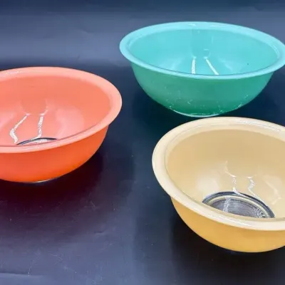 Vintage Pyrex Pastel Clear-Bottom Nesting Mixing Bowls