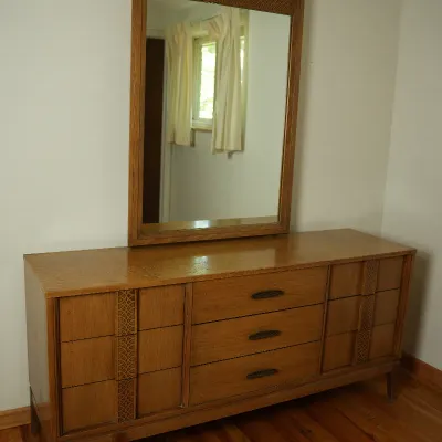 Stanley mid-century dresser and mirror. Part of 5-pc bedroom set