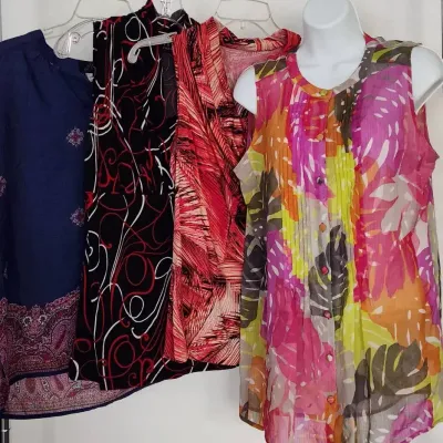 4 Medium Sleeveless Tops - 2 Liz Claiborne 