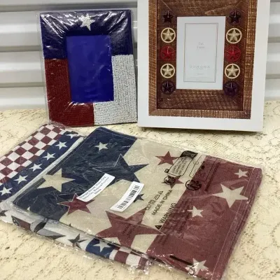Sonoma Two Frames And Placemats 
