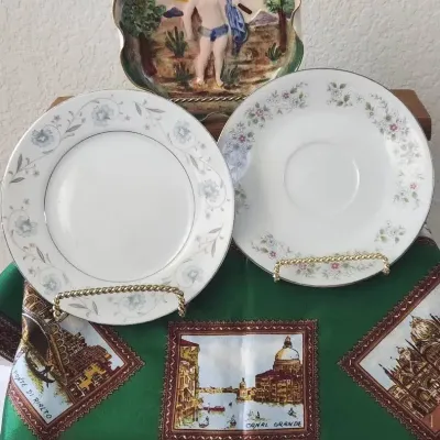 3 Ceramic Plates Plus Italy Napkin