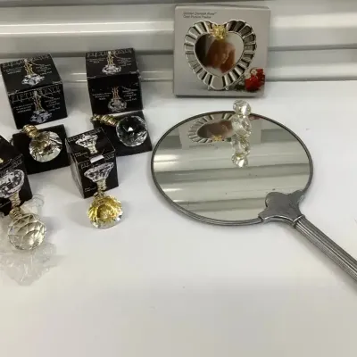 One Mirror Two Final 1.5D, A Gold Damask Rose Oval Picture Frame Two Ceiling Fan Lamp Pull