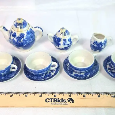 Sale Photo Thumbnail #52: Children' Miniature Tea Set In Blue Willow Pattern. 4 Teacups, 4 Saucers, Tea Pot, Sugar And Creamer