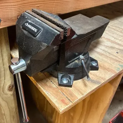 Husky bench vise