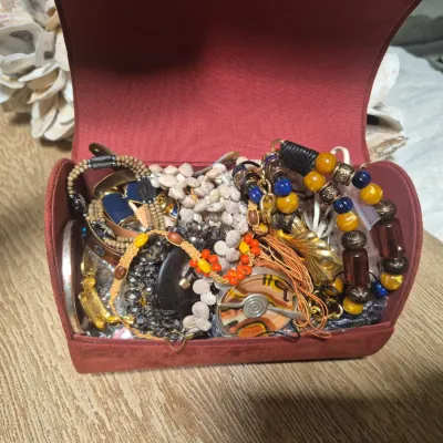 Lot of Fashionable Jewels ~ over 4 LBS. w/ suede box