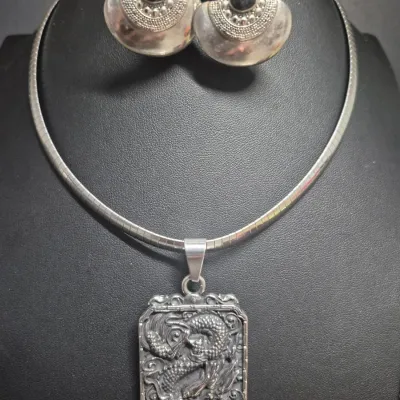 Exquisite Old Chinese tibet silver handcarved Dragon Pendant necklace & Onyx Earrings