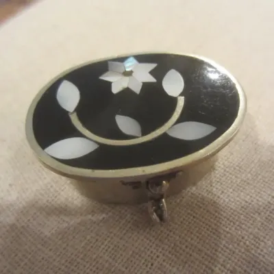 Vintage Alpaca Mexico Silver Onyx MOP Shell Flower Inlay Round Pill Trinket Box