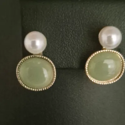 Genuine Guatemalan Jadeite Necklace with Dentalium Sea shell & Earrings