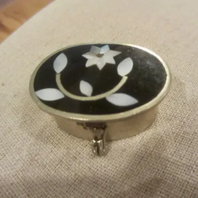 Vintage Alpaca Mexico Silver Onyx MOP Shell Flower Inlay Round Pill Trinket Box