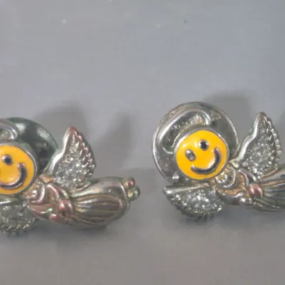 Sale Photo Thumbnail #60: Happy Face Guardian Angle Pins ~ pair
have your angel with you....and one for a friend, partner or loved one.