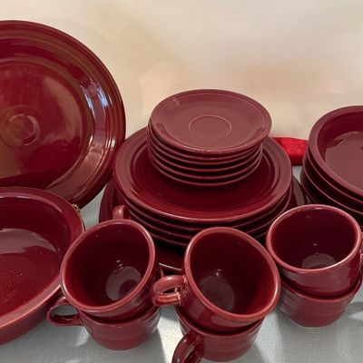 Sale Photo Thumbnail #121: Set has 4 dinner plates, 4 Salad plates, 4 bowls, 4 desert bowls, 6 cups/saucers