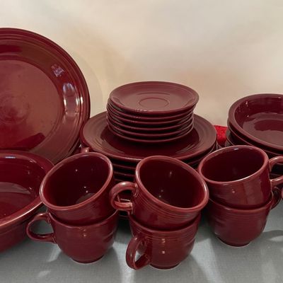 Sale Photo Thumbnail #120: Set has 4 dinner plates, 4 Salad plates, 4 bowls, 4 desert bowls, 6 cups/saucers