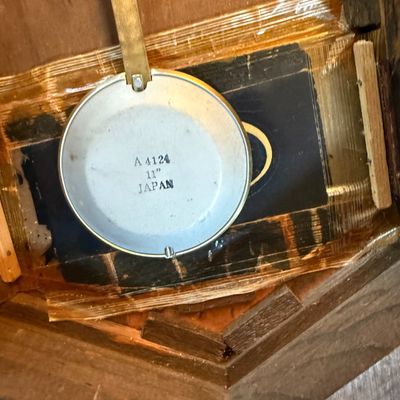 LOT 81: Ethan Allen Dropleaf Side Table with Drawer, Table Lamp and Seth Thomas Quartz Clock