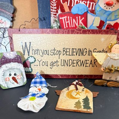 LOT 25: Primative-Style and Contemporary Wooden Christmas Signs, Plaques and Decor