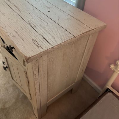 LOT 149: Set of 2 Broyhill Attic Heirlooms Side Tables