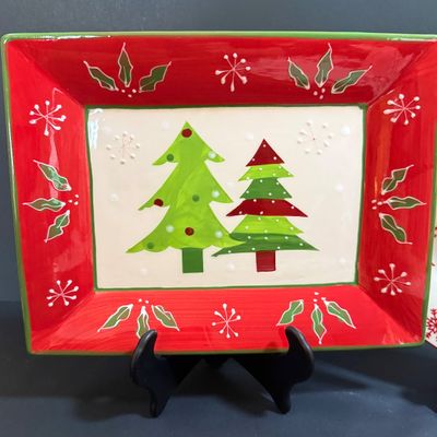 LOT 21: Collection of Christmas Plates and More Includng a Holiday Yankee Candle and Mirror Candle Plates